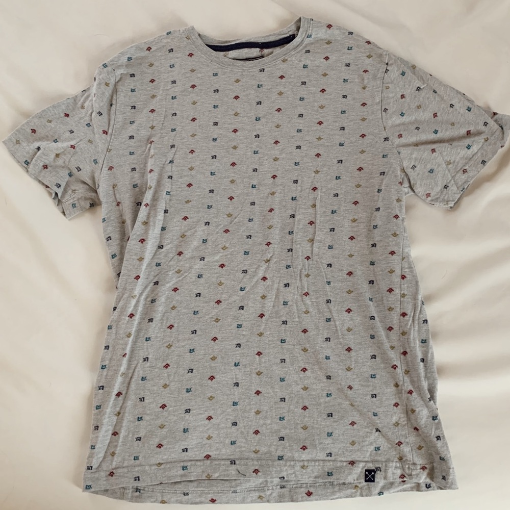 Gray patterned t-shirt